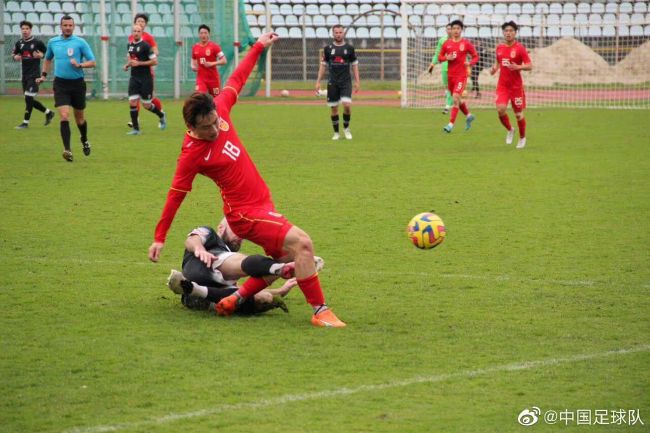 【双方首发以及换人信息】勒沃库森首发：1-赫拉德茨基、2-斯坦尼西奇、4-塔（67’12-塔普索巴）、3-辛卡皮耶（73’32-普埃尔塔）、30-弗林蓬、34-扎卡、8-安德里希、20-格里马尔多、7-霍夫曼（73’23-赫洛泽克）、10-维尔茨（87’11-阿米里）、14-希克（67’22-博尼法斯）替补未出场：17-科瓦尔、6-科索姆、19-内森-泰拉、21-阿德利波鸿首发：1-里耶曼、2-甘伯亚、3-马索维奇（70’41-卢斯利）、31-施洛特贝克、5-贝尔纳多、8-洛西拉（87’14-欧尔曼）、6-奥斯特哈格、19-贝罗、11-浅野拓磨（46’3-索亚雷斯）、9-帕先西亚（64’10-福斯特）、22-安特维-阿杰（63’29-布罗辛基）替补未出场：23-希德、32-魏泰克、27-布朗尼克沃滕、13-达施纳